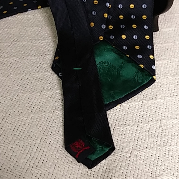 Tommy Hilfiger 100% Silk Navy Blue Gold Tie - Picture 4 of 5